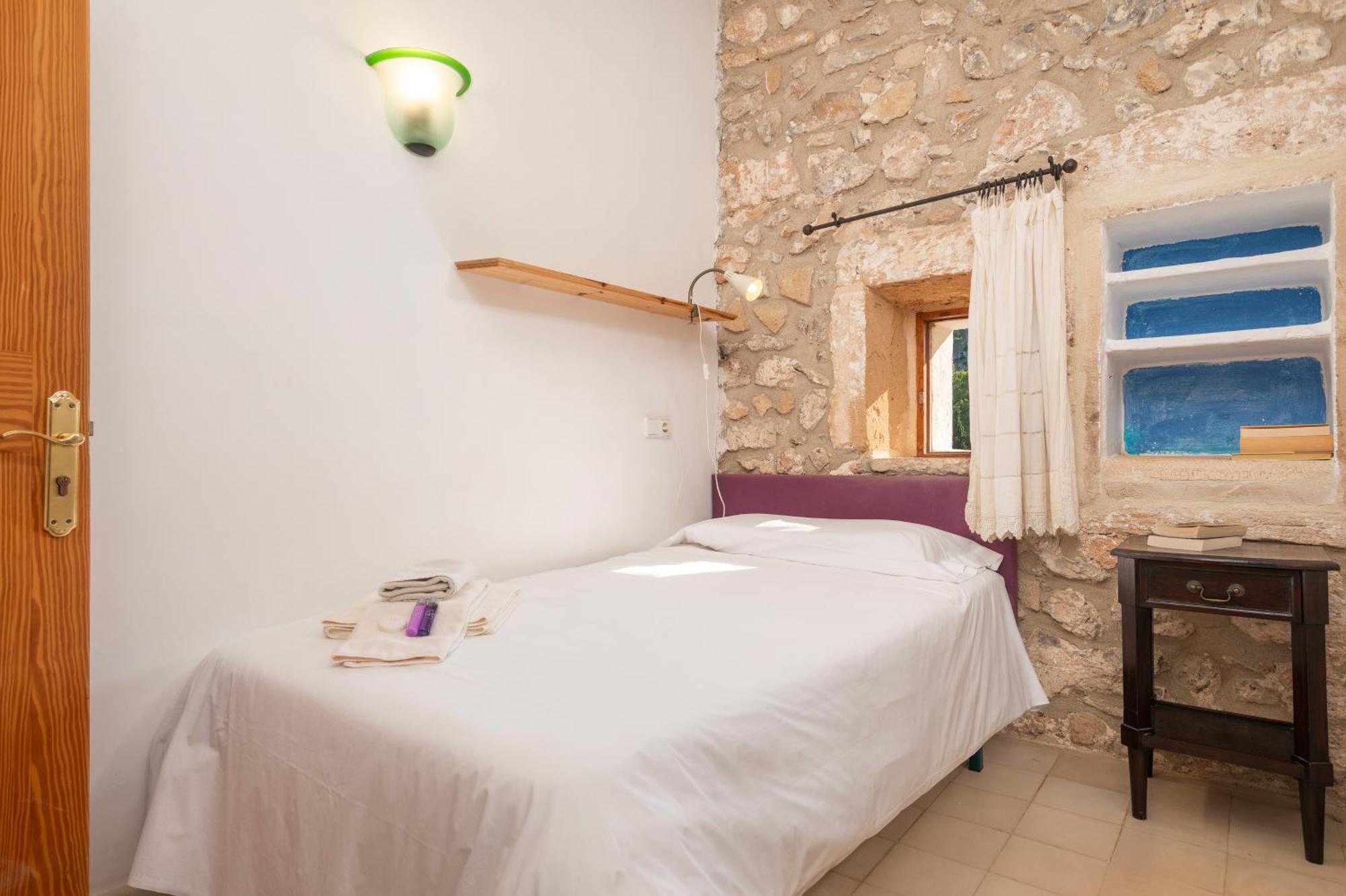 Petit Hotel Hostatgeria La Victoria Алькудия Номер фото