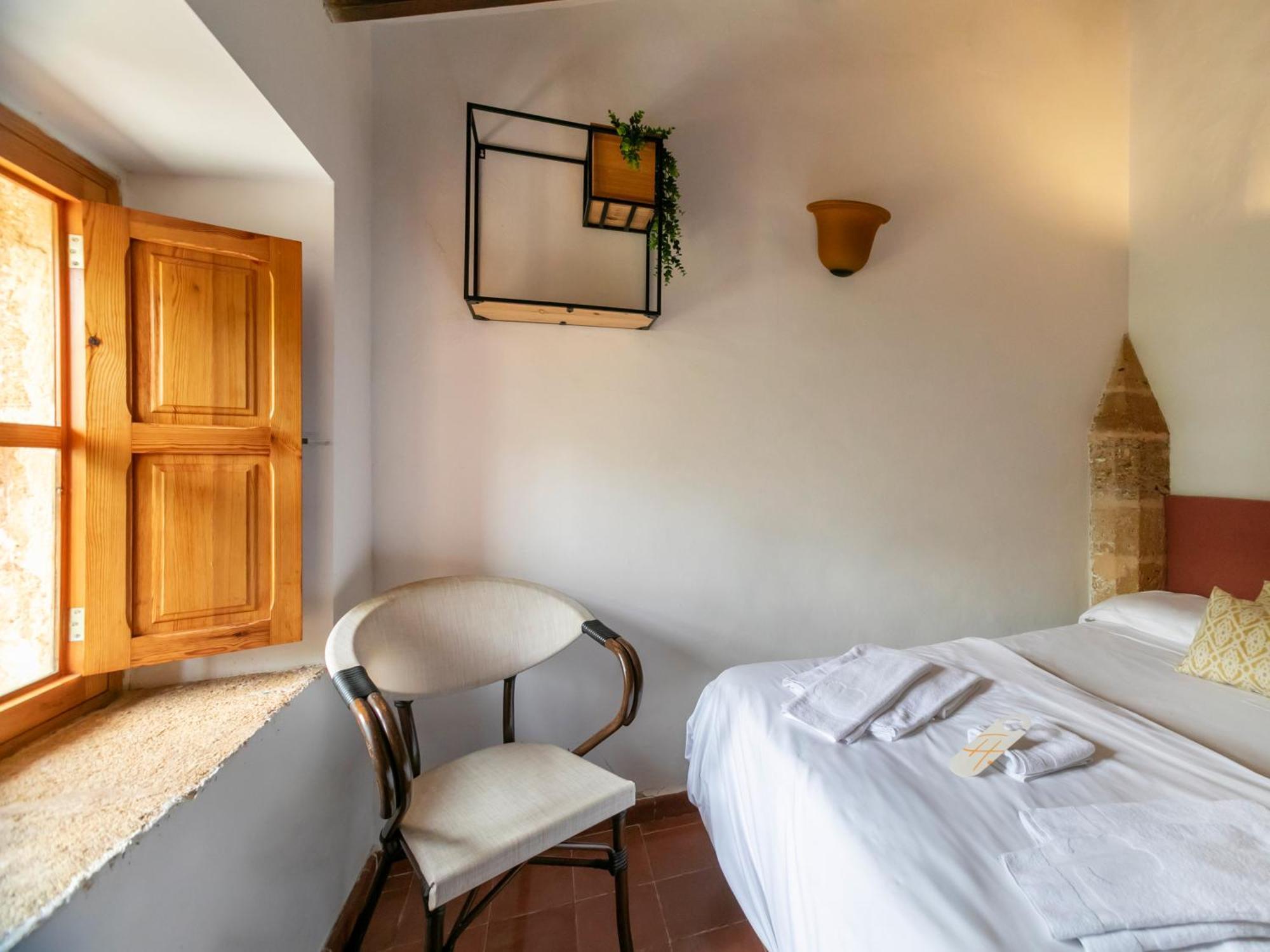 Petit Hotel Hostatgeria La Victoria Алькудия Экстерьер фото
