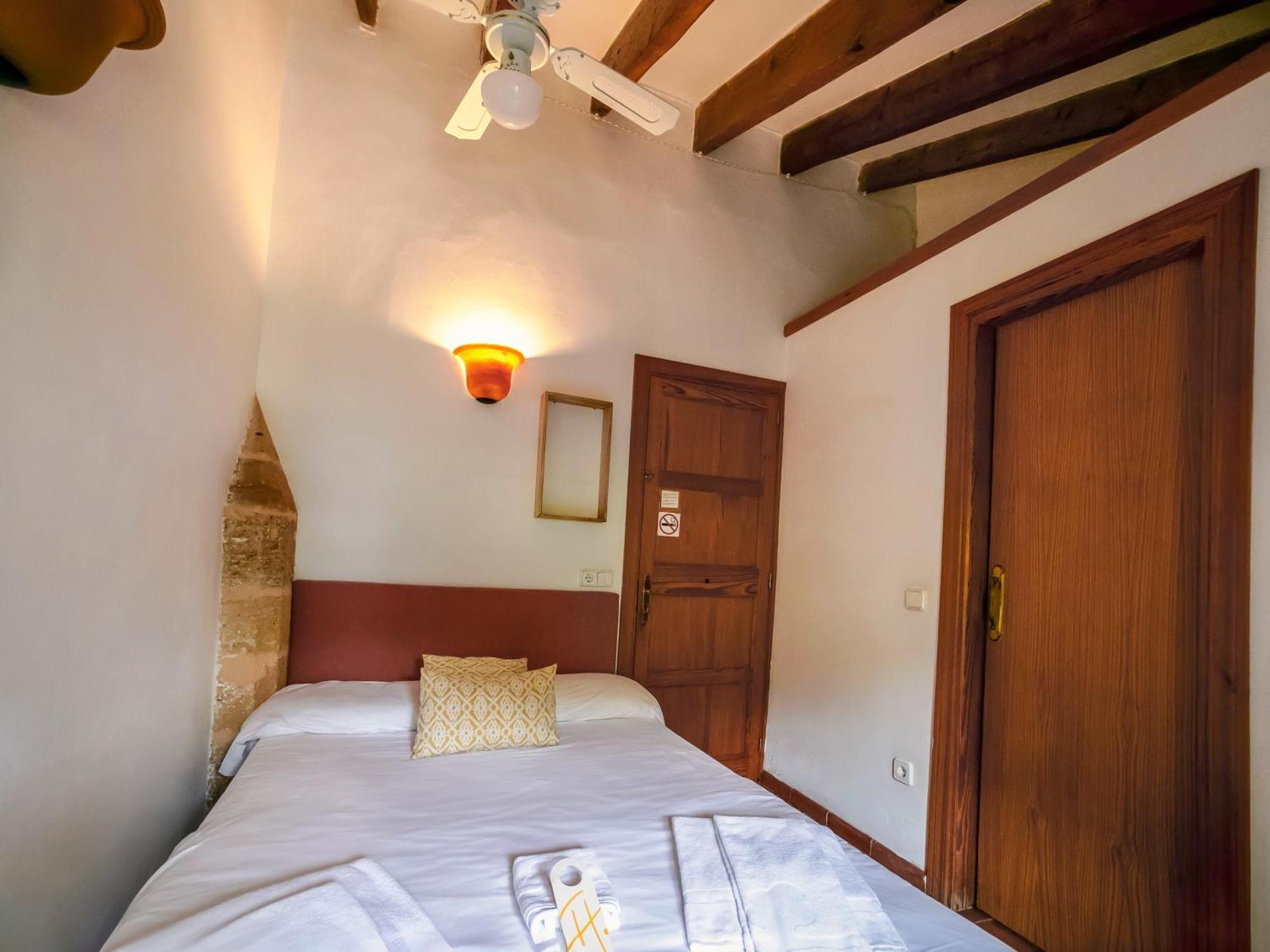 Petit Hotel Hostatgeria La Victoria Алькудия Экстерьер фото